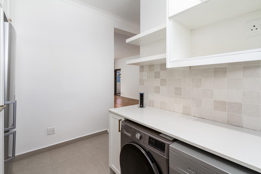 To Let 3 Bedroom Property for Rent in Sea Point Western Cape